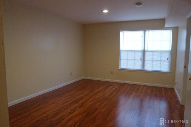 Building Photo - 601 Hampshire Dr