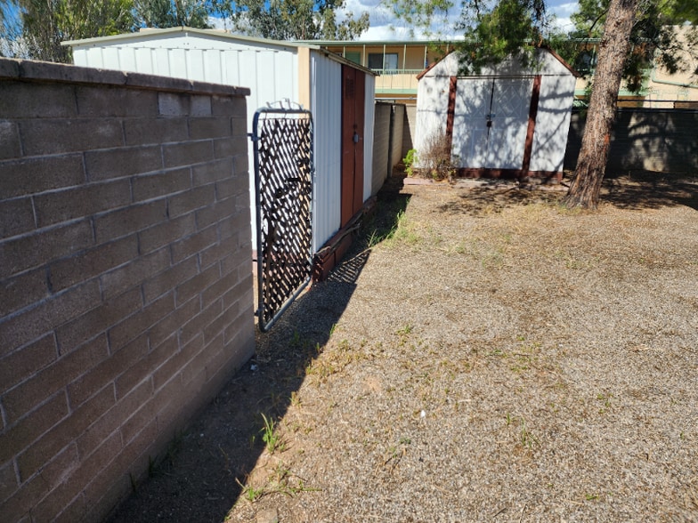 Building Photo - 1635 N Arcadia Ave