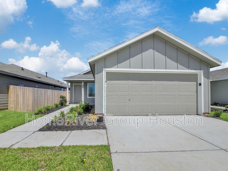 Primary Photo - 207 Brandi Dr
