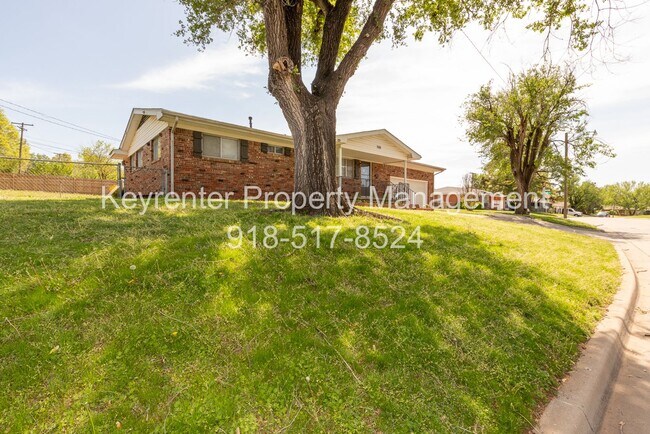 Building Photo - 3 Bed 1.5 Bath in Great Midtown Location!