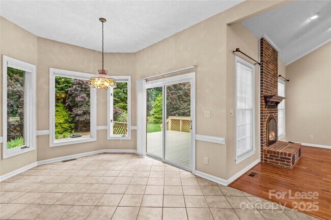 Building Photo - 4522 Long Cove Dr