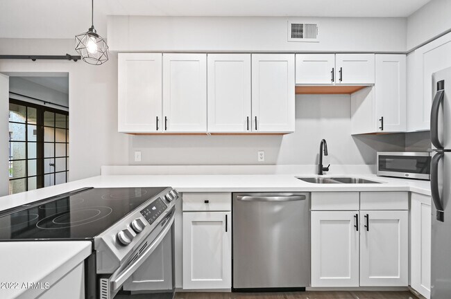 Building Photo - 3131 W Cochise Dr