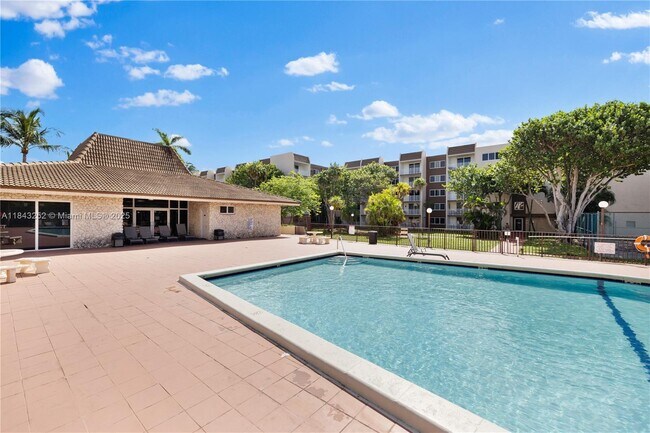 Building Photo - 6940 Miami Gardens Dr