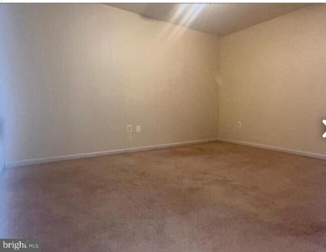 Building Photo - 9241 Greenshire Dr