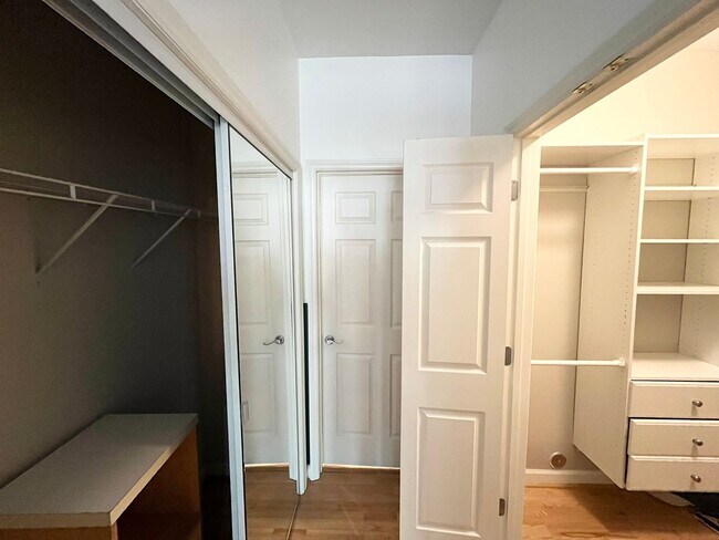 Building Photo - Spacious 2BD, 2BA Condo in a Prime Locatio...