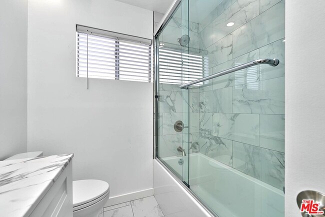 Building Photo - 843 4th St