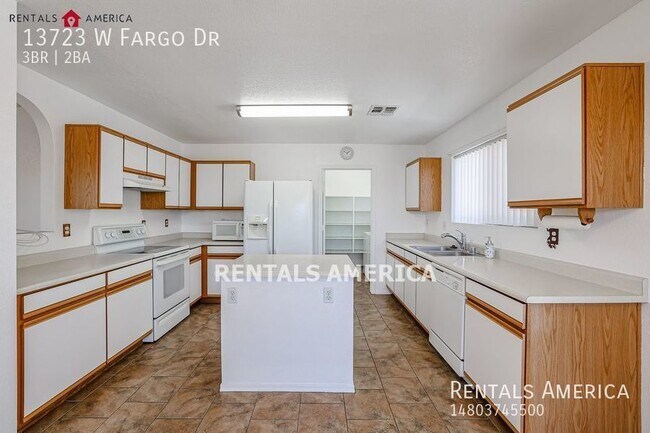 Building Photo - Charming 3BR/2BA Home in Surprise