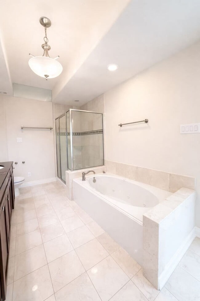 Building Photo - 3411 Clearview Cir