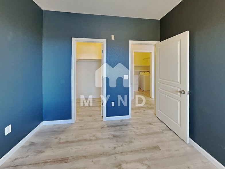 Building Photo - 803 E 98th Ave