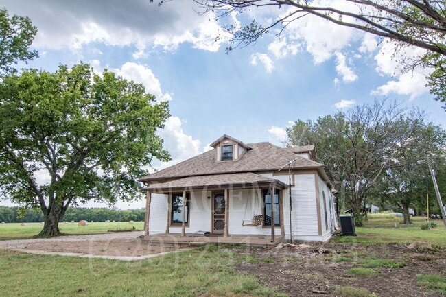 Building Photo - Remodeled 3-Bed Country Home