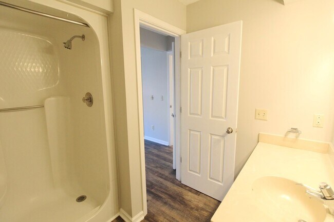 Building Photo - 1112 Blue Ridge Dr