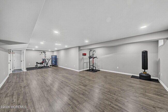 Building Photo - 319 Tulip Ct