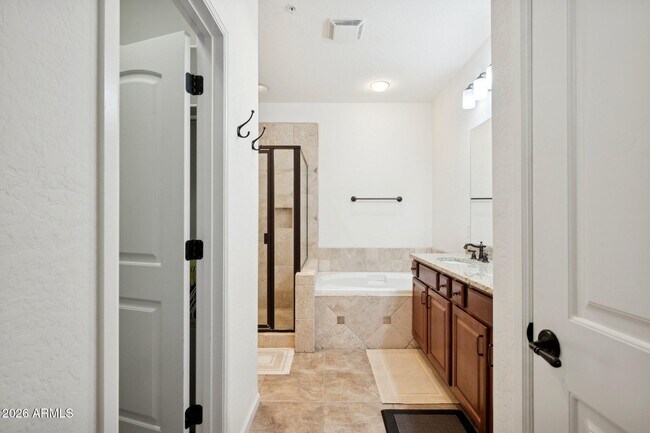 Building Photo - 3935 E Rough Rider Rd