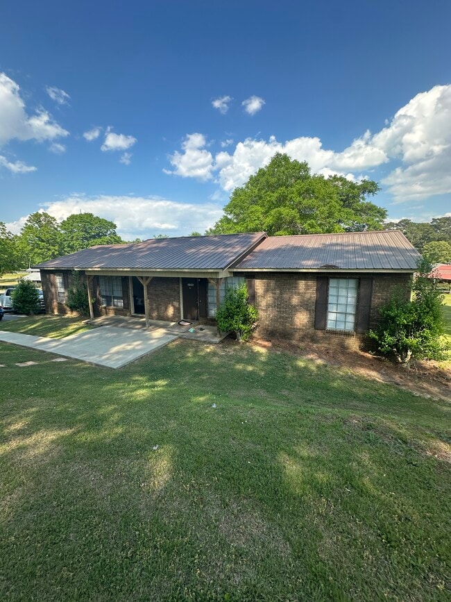 Duplex- available unit is to the left - 2104 Francis St