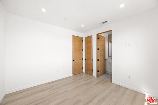 Building Photo - 2123 Cloverdale Ave