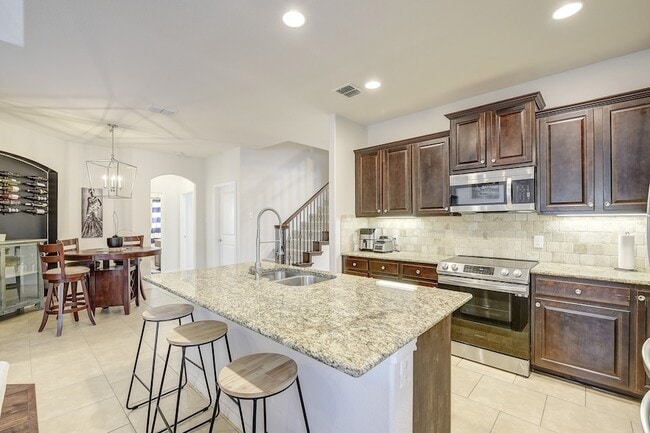 Building Photo - 106 Martingale Trail