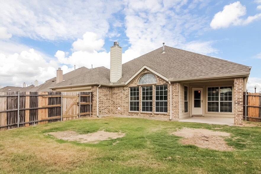 Building Photo - 211 Gatehouse Dr
