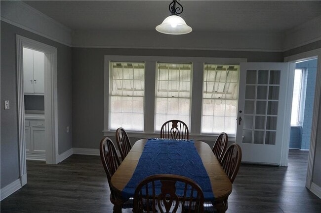 Building Photo - 177 W 5th St