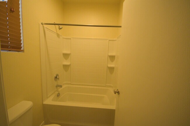 Building Photo - 549 Chaparral Loop