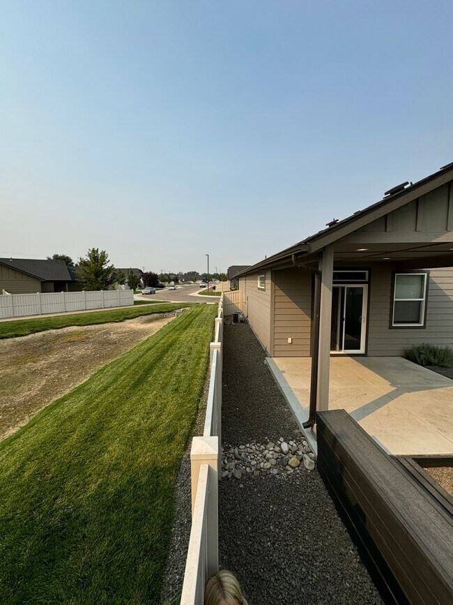 Building Photo - Charming 3-bedroom, 2-bathroom home locate...