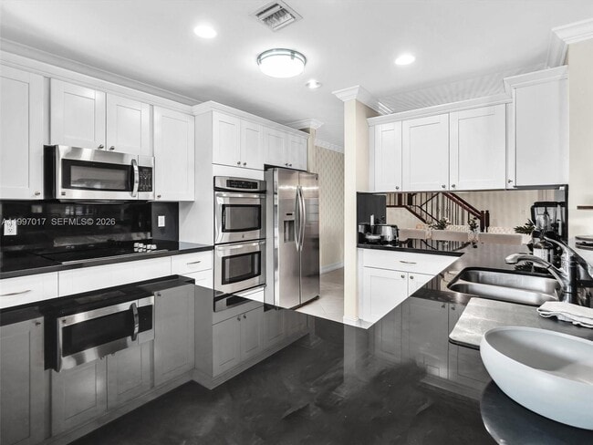 Building Photo - 2901 Hidden Harbour St