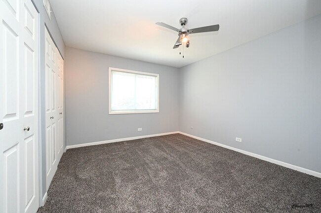 Building Photo - 9360 Bay Colony Dr
