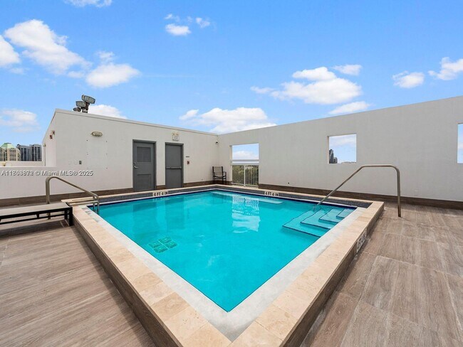 Building Photo - 2740 SW 28th Terrace