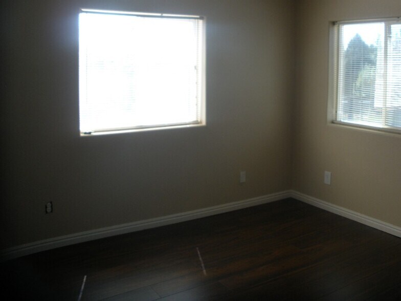 Building Photo - 4045 W Juniper Rd