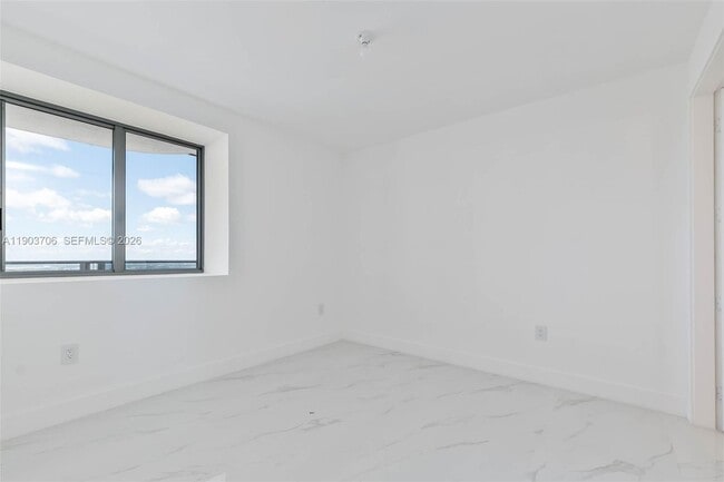 Building Photo - 700 NE 24th St