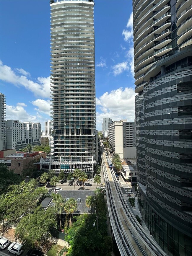 Building Photo - 1050 Brickell Ave