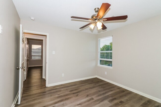Building Photo - 6823 Clover Walk Ln