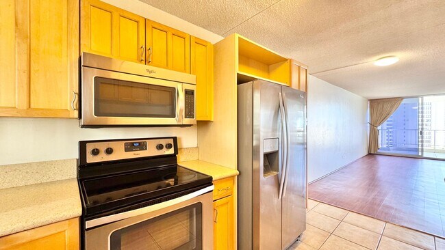 Building Photo - CONVENIENTY LOCATED AND SPACIOUS 2BD/2BA C...