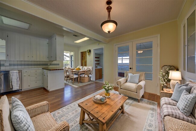 Building Photo - 415 Silliman St