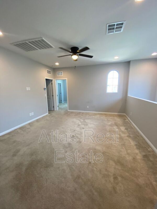 Building Photo - 10455 Skye Knoll Ave