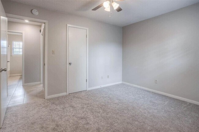 Building Photo - 3011 Sand Dr