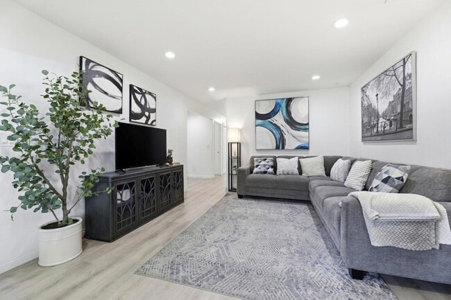 Building Photo - 1714 Woodridge Way