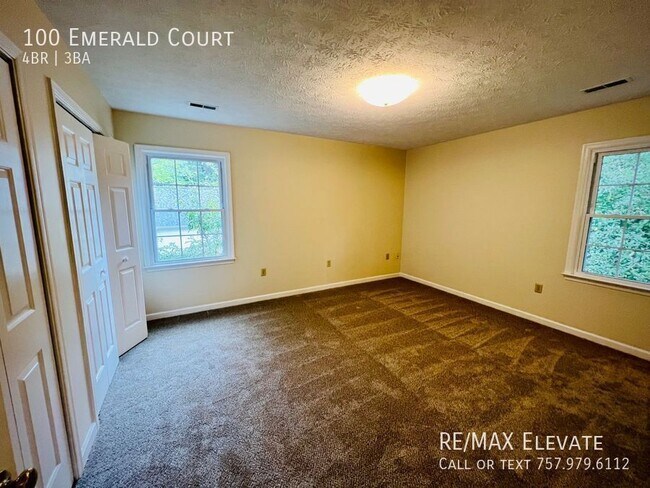 Building Photo - 100 Emerald Ct