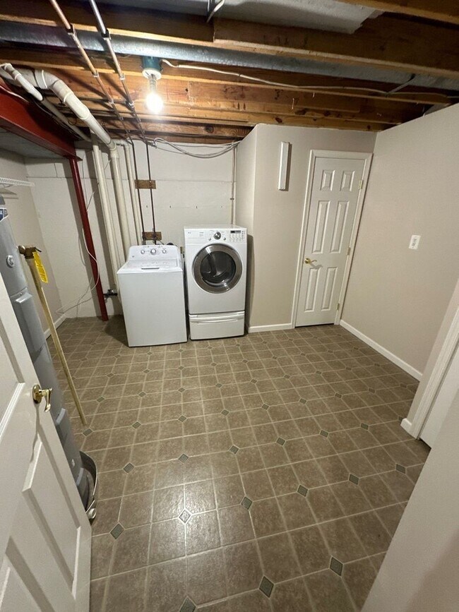 Building Photo - 3 bed Village of Thomas Run