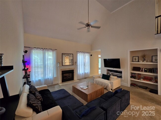 Building Photo - 409 Foxglove Ln