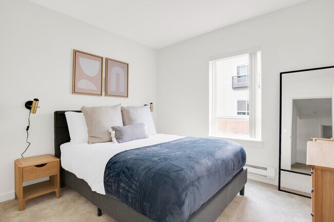 Building Photo - 10410 NE 2nd St