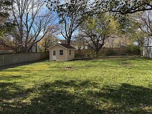 Building Photo - 1412 SW Highland Dr