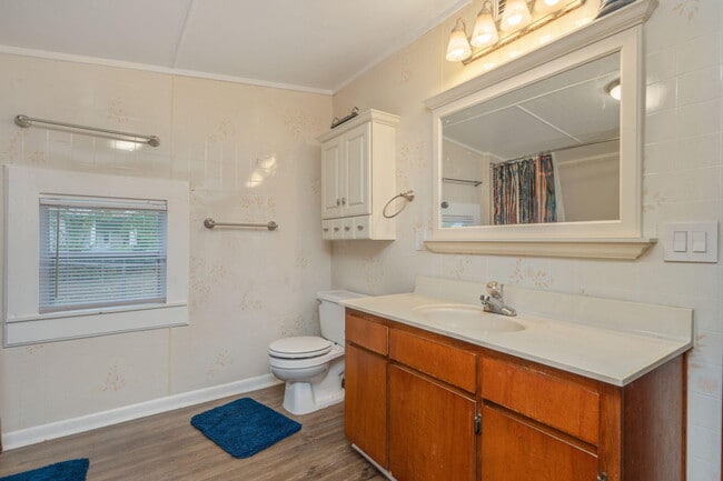 Building Photo - 346 Crescent Dr