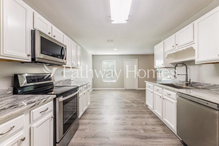 Building Photo - 1679 Chesterwood Dr