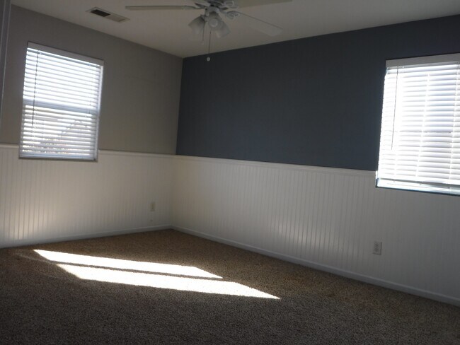 Building Photo - 1257 Kensington Dr