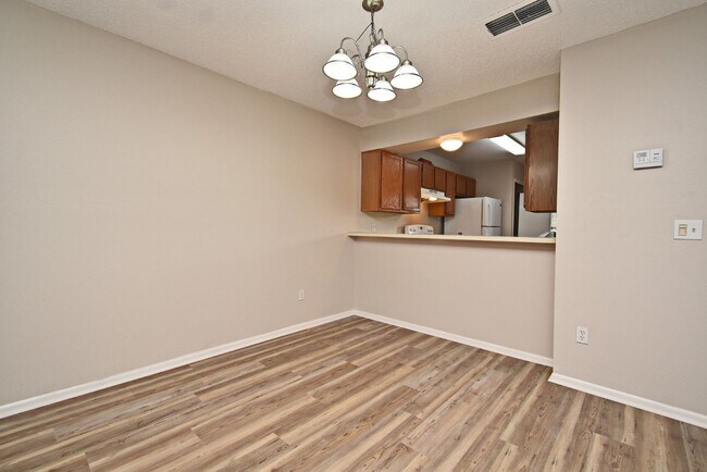 Building Photo - Spacious 2 bedroom 2 bath condo practically on UCF campus