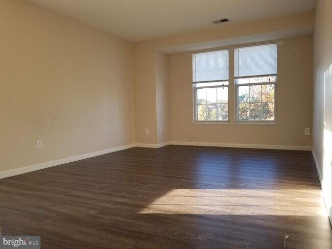 Building Photo - 696 Winding Stream Way