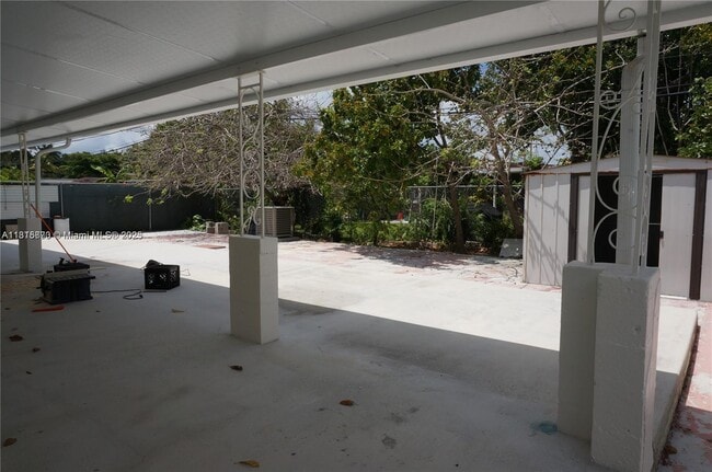 Building Photo - 300 SW 52nd Ave