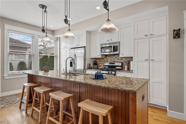 Building Photo - 706 Ivy St