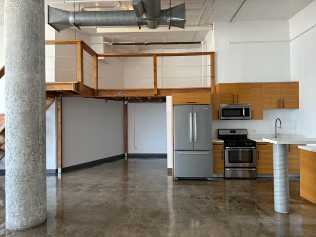 Building Photo - 1308 Factory Pl
