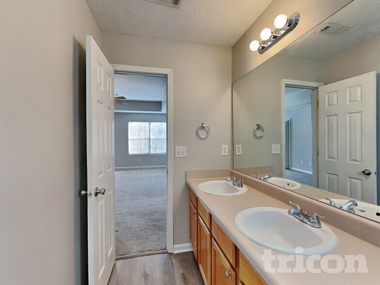 Building Photo - 1404 Deer Creek Ct